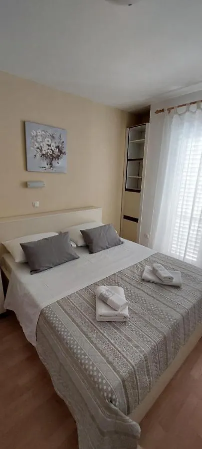Pahljina Apartments Palit