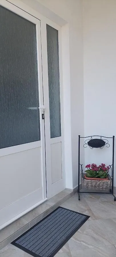 Pahljina Apartments Palit