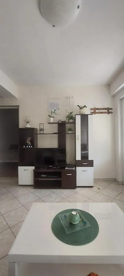 Pahljina Apartments Palit
