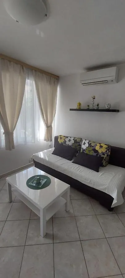 Pahljina Apartments Palit