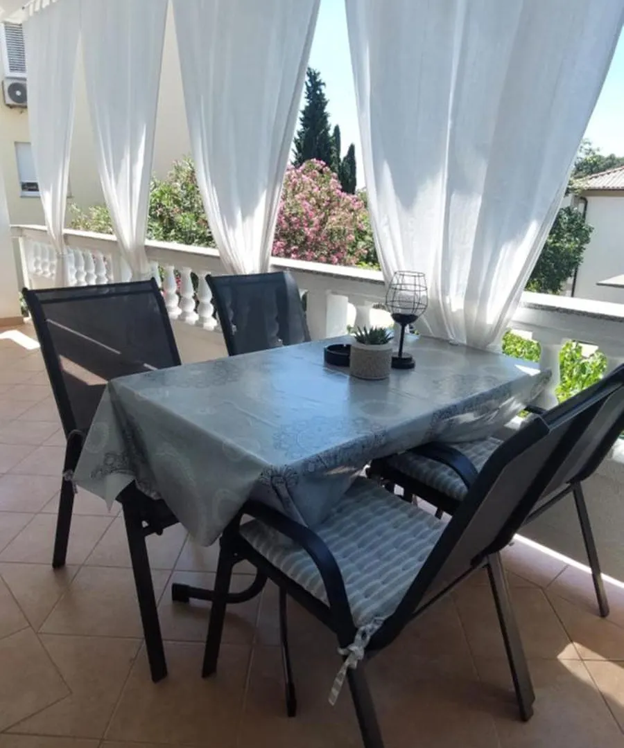 Pahljina Apartments Palit
